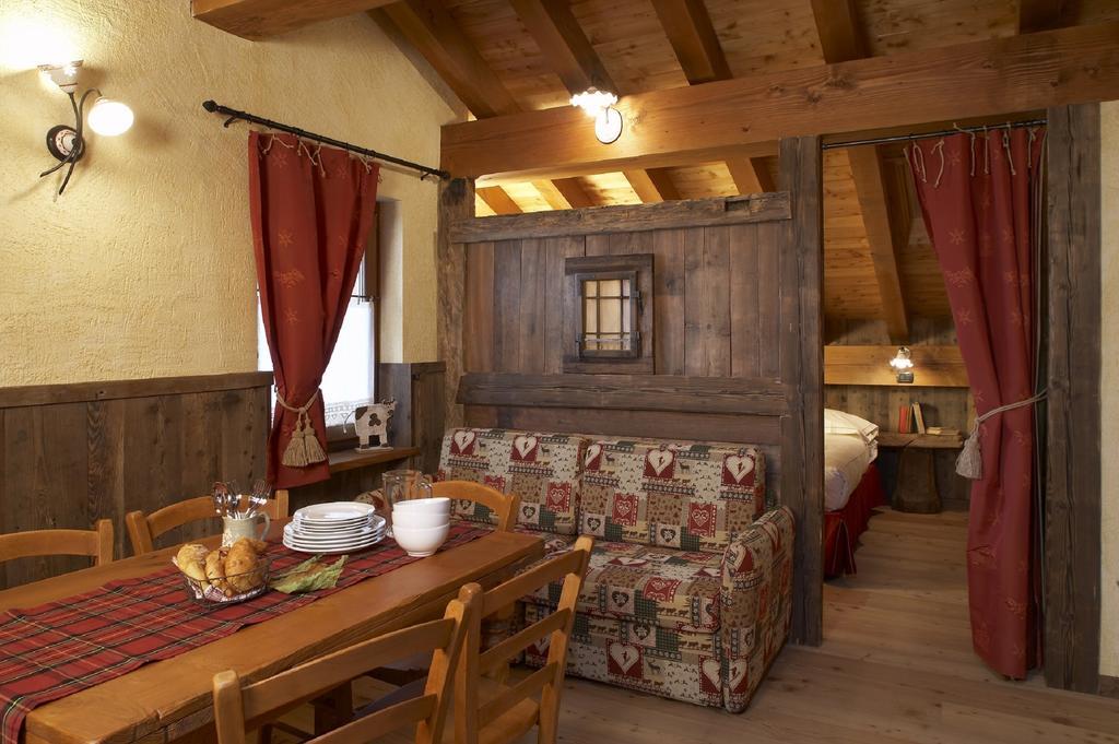 Residence Lo Peyo Champoluc Szoba fotó