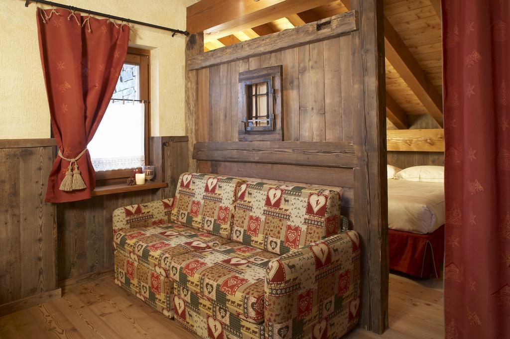 Residence Lo Peyo Champoluc Szoba fotó
